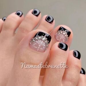 Rhinestone Floral Press On Toenails